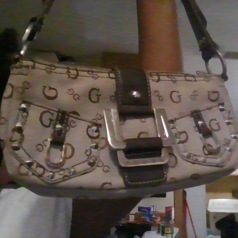 a guess purse
